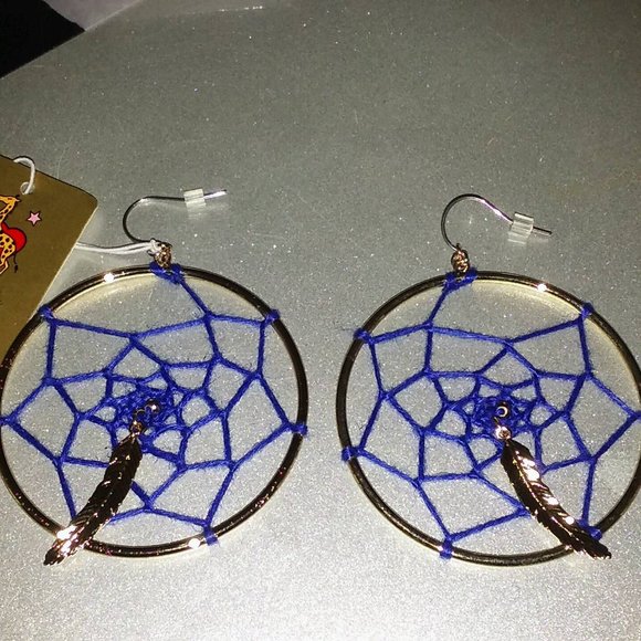 5pc LOT: DISNEY COUTURE POCAHONTAS 14KT GP DREAM CATCHER HOOP EARRINGS**NEW! - Picture 4 of 9